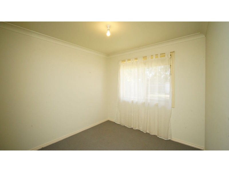 32 Karoom Drive, Glenfield Park NSW 2650