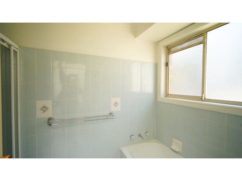 32 Karoom Drive, Glenfield Park NSW 2650