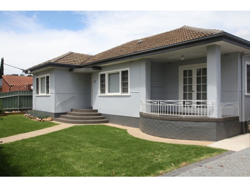 38 Lindsay Street, Turvey Park NSW 2650