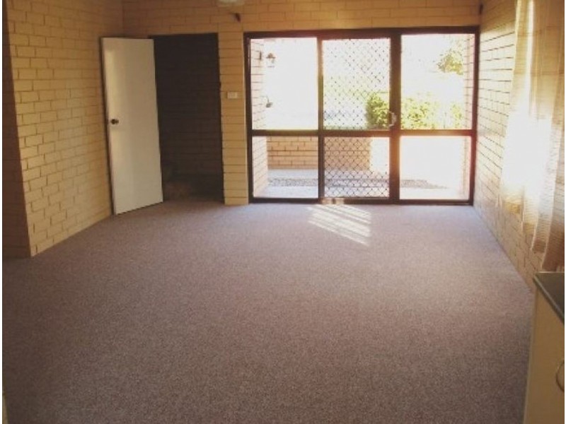 1/19 Nordlingen Drive, Tolland NSW 2650
