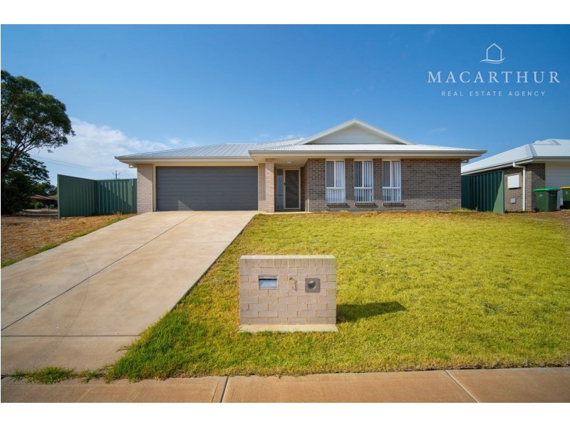 1 Hazelwood Drive, Forest Hill NSW 2651