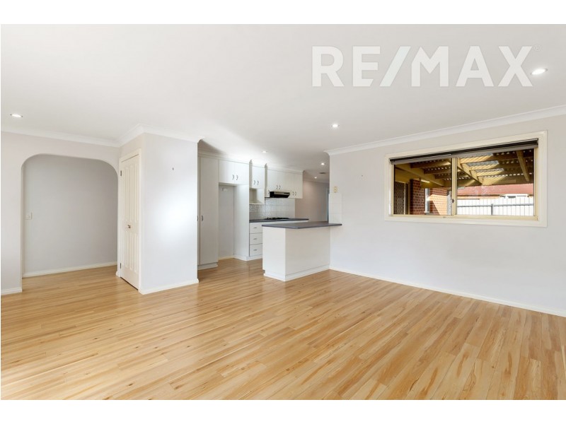 1 Kamaroo Court, Glenfield Park NSW 2650