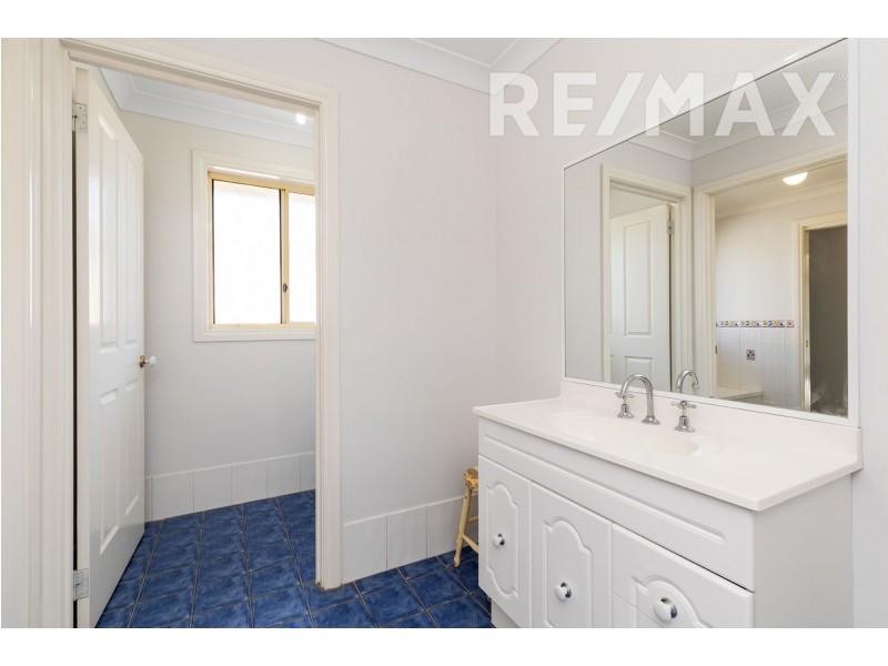 1 Kamaroo Court, Glenfield Park NSW 2650