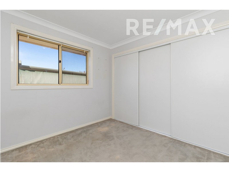 1 Kamaroo Court, Glenfield Park NSW 2650