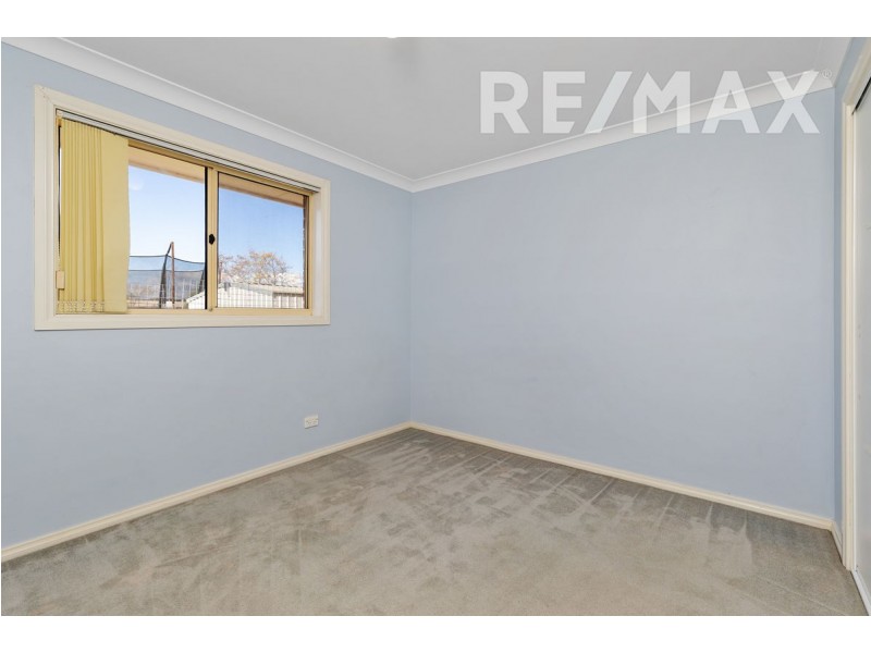 1 Kamaroo Court, Glenfield Park NSW 2650