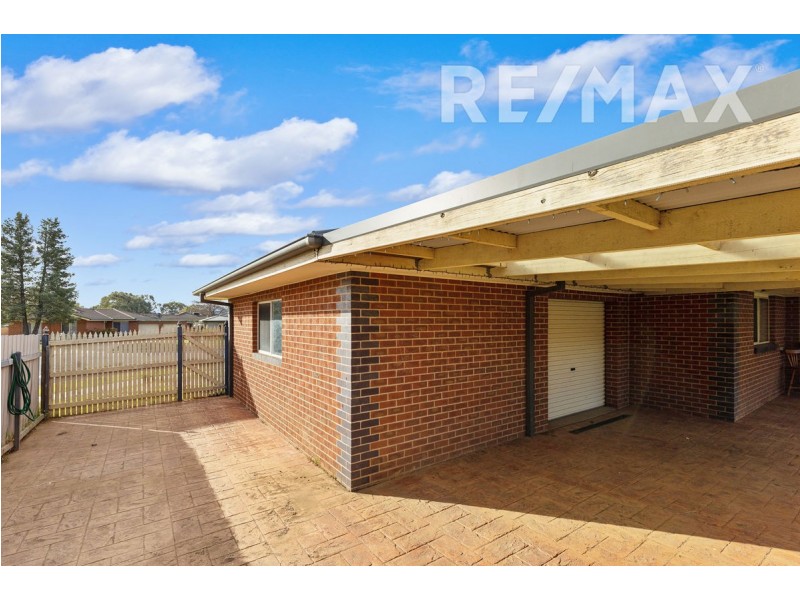 1 Kamaroo Court, Glenfield Park NSW 2650