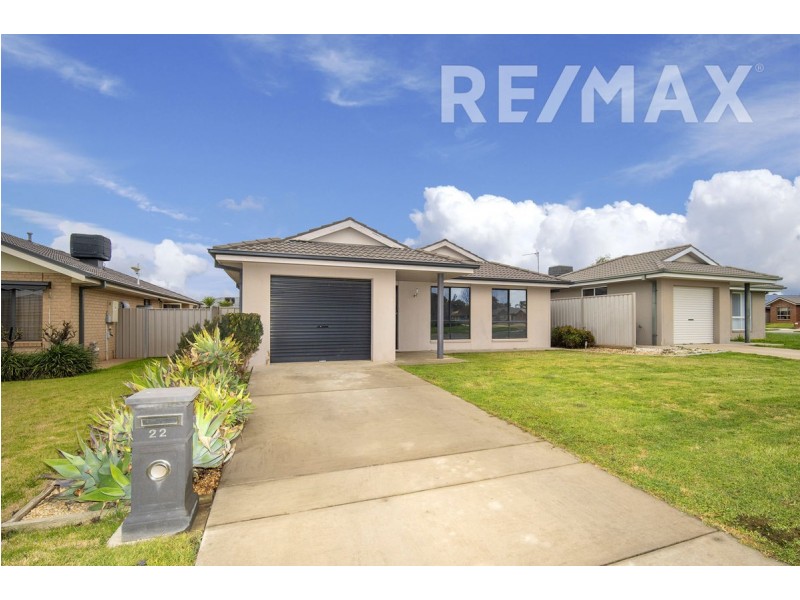 22 Womboin Crescent, Glenfield Park NSW 2650