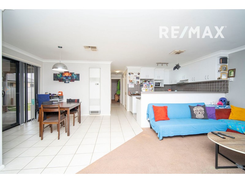 22 Womboin Crescent, Glenfield Park NSW 2650