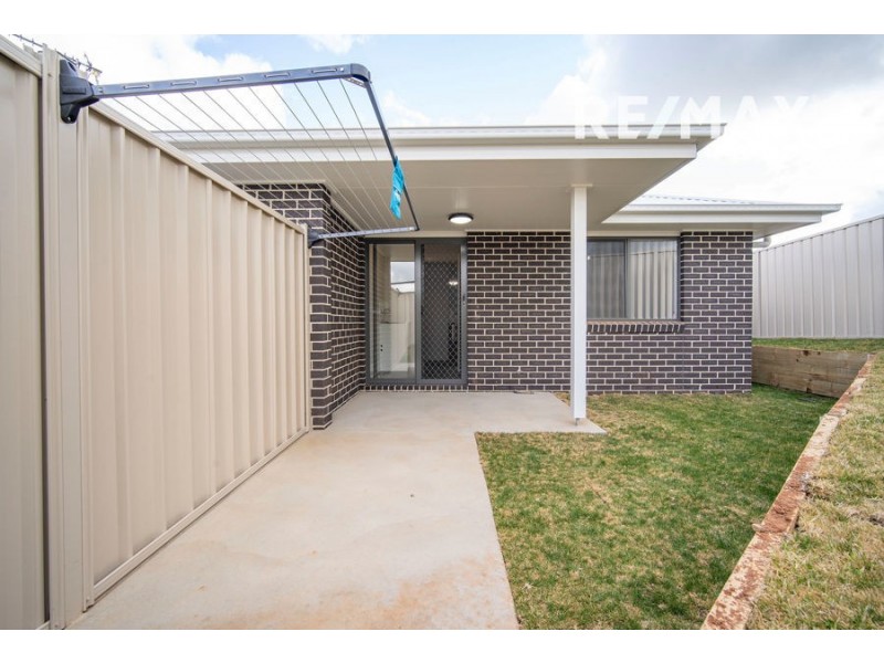 1/1 Ronald Street, Gobbagombalin NSW 2650