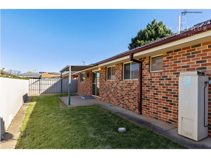 1&2/15 Yeomans Place, Kooringal NSW 2650