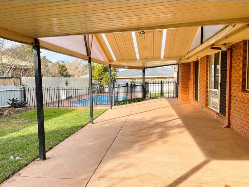 12 Cooba Place, Estella NSW 2650