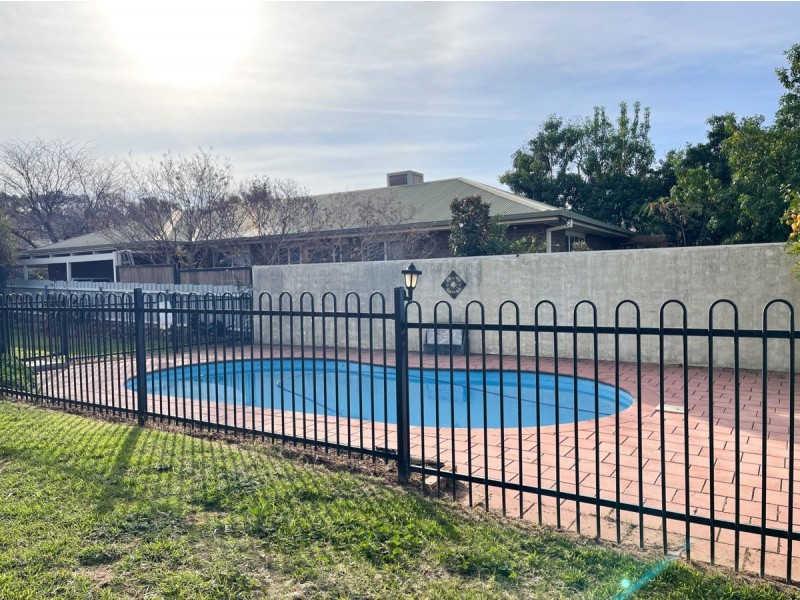 12 Cooba Place, Estella NSW 2650