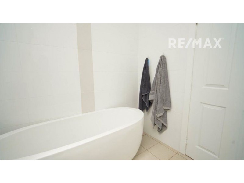 80 Bourke Street, Turvey Park NSW 2650