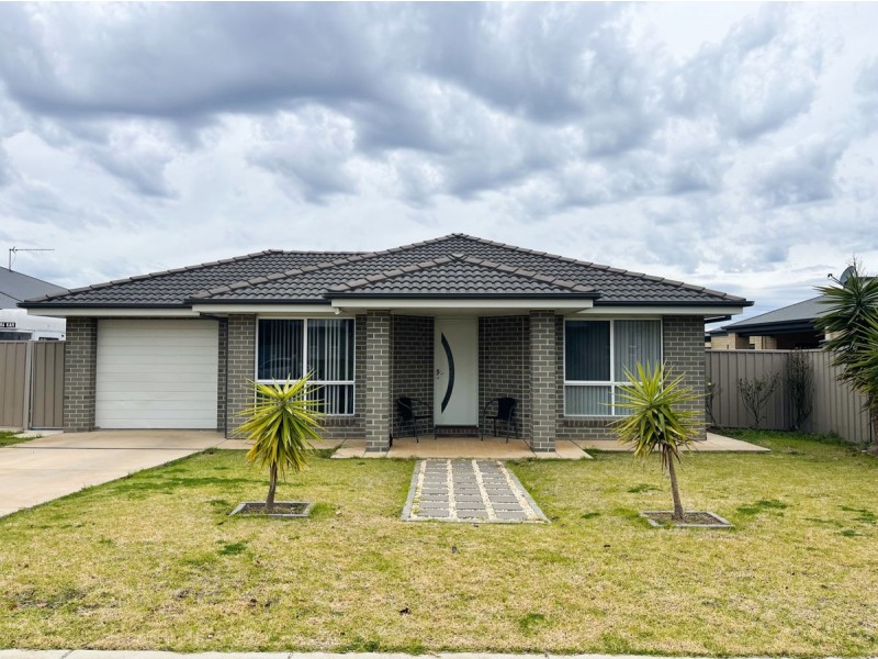 64 Messenger Avenue, Boorooma NSW 2650