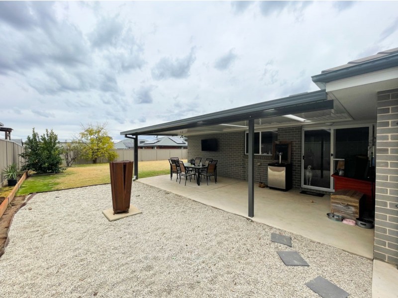 64 Messenger Avenue, Boorooma NSW 2650