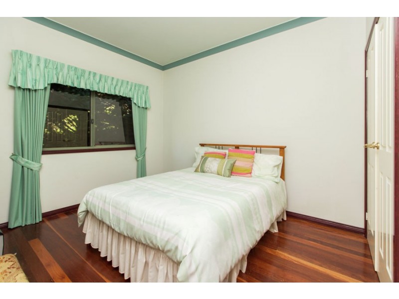 4 Loru Close, Kooringal NSW 2650
