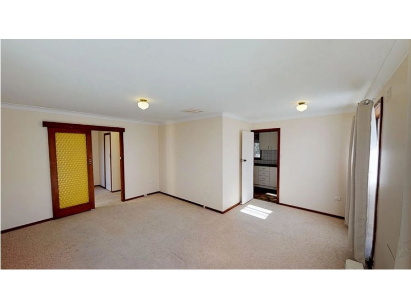 44 Fairbairn Crescent, Kooringal NSW 2650