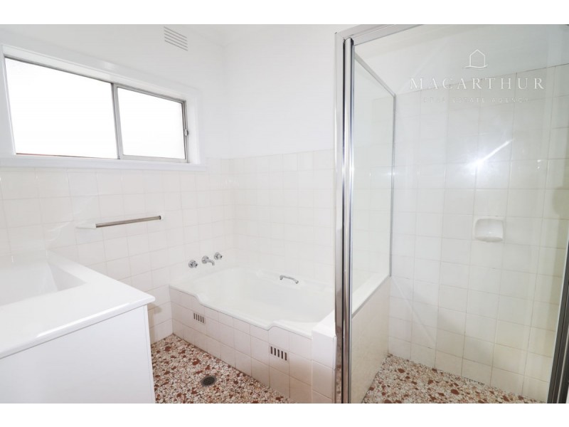 170 Lake Albert Road, Kooringal NSW 2650