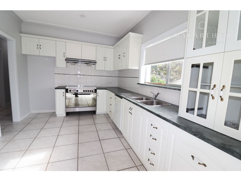 170 Lake Albert Road, Kooringal NSW 2650