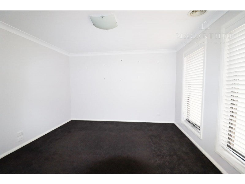 4 Hollows Crescent, Lloyd NSW 2650