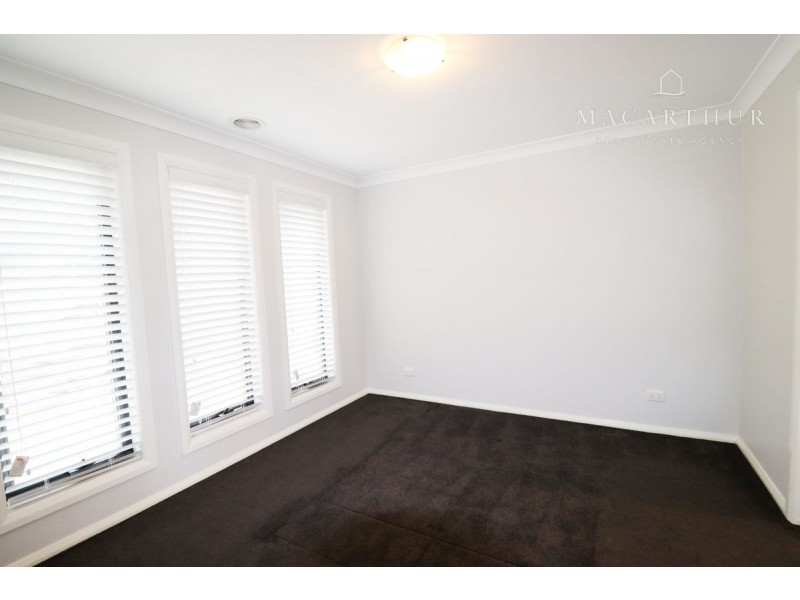 4 Hollows Crescent, Lloyd NSW 2650