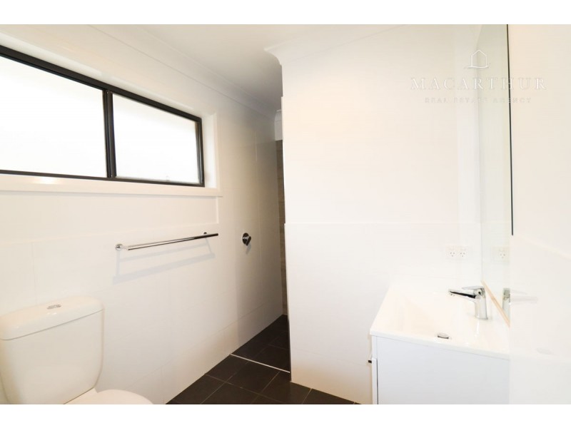 4 Hollows Crescent, Lloyd NSW 2650