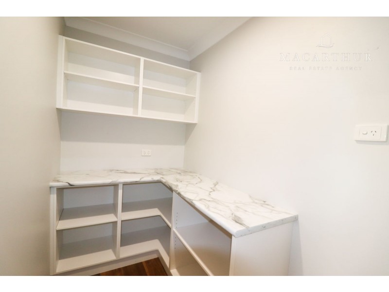 4 Hollows Crescent, Lloyd NSW 2650