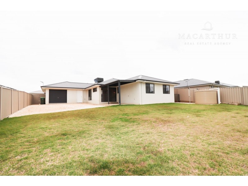4 Hollows Crescent, Lloyd NSW 2650