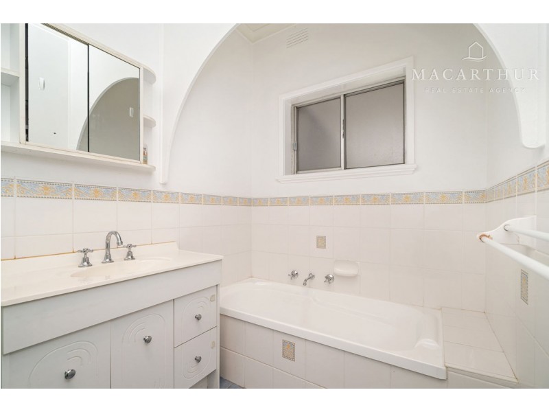 25 Leavenworth Drive, Mount Austin NSW 2650