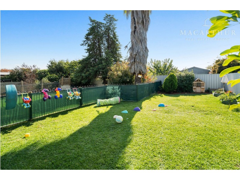 25 Leavenworth Drive, Mount Austin NSW 2650