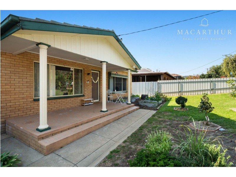 25 Leavenworth Drive, Mount Austin NSW 2650