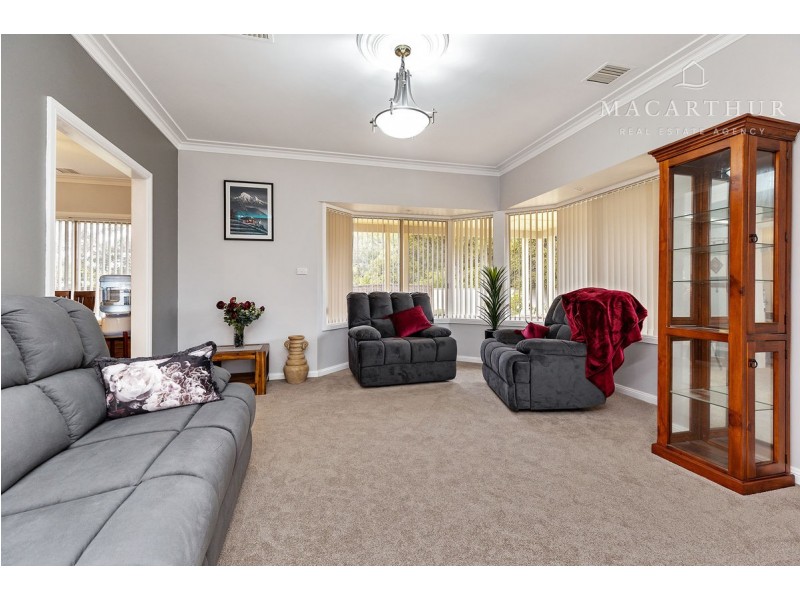 1 Angel Street, Lake Albert NSW 2650