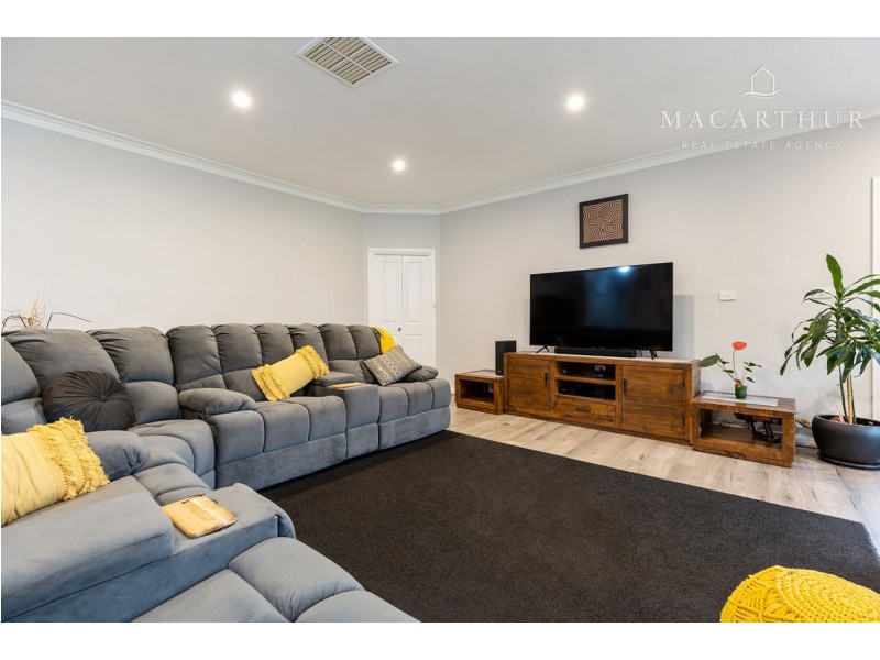 1 Angel Street, Lake Albert NSW 2650