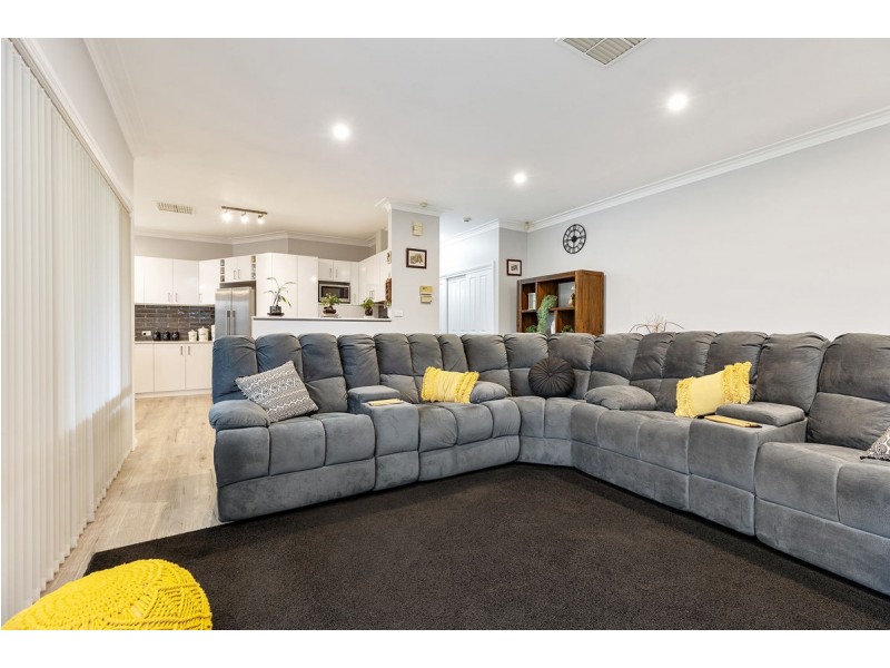 1 Angel Street, Lake Albert NSW 2650