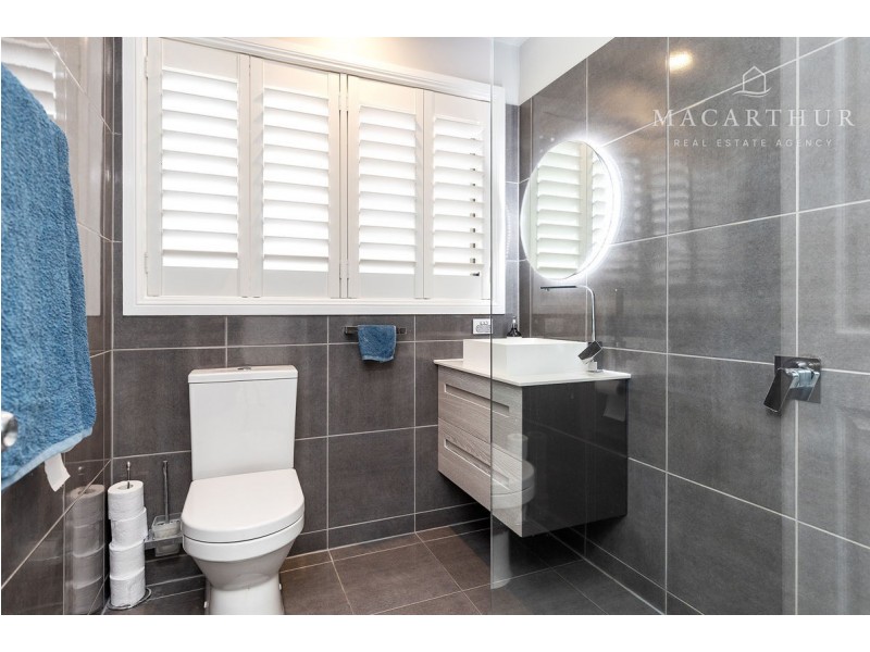 1 Angel Street, Lake Albert NSW 2650