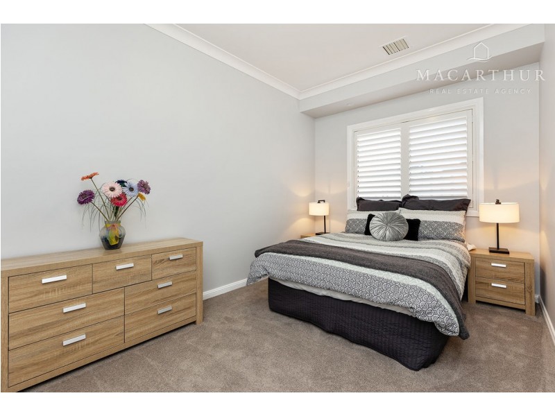 1 Angel Street, Lake Albert NSW 2650