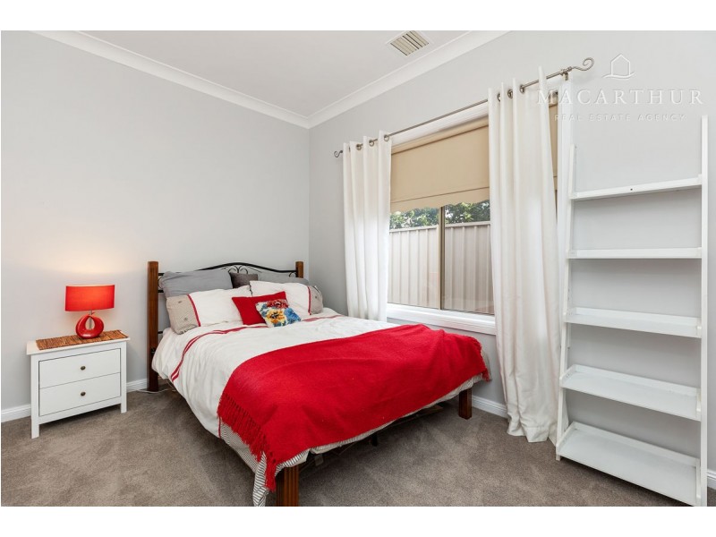 1 Angel Street, Lake Albert NSW 2650