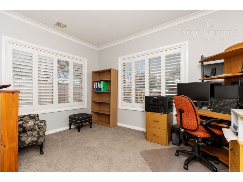 1 Angel Street, Lake Albert NSW 2650