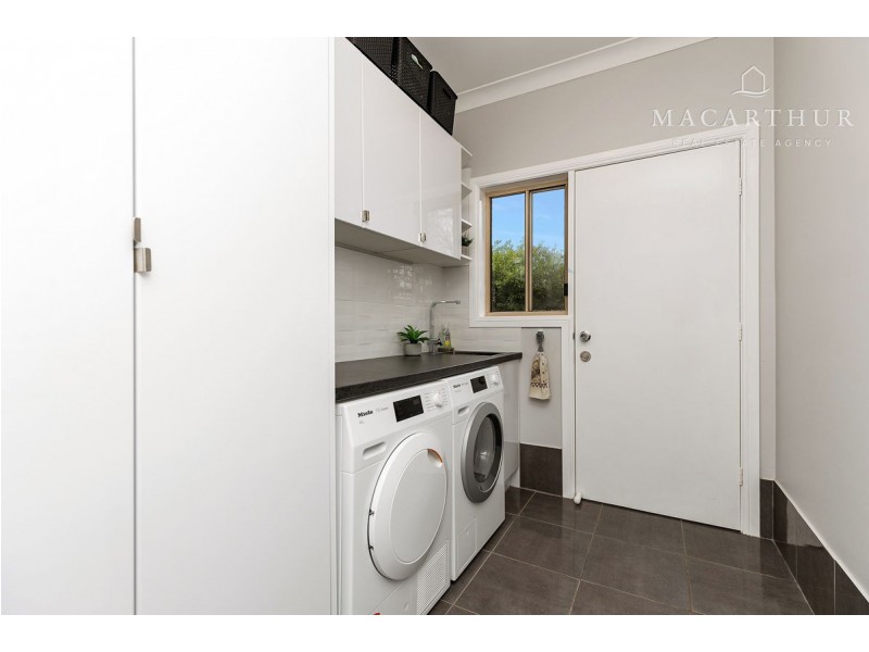 1 Angel Street, Lake Albert NSW 2650