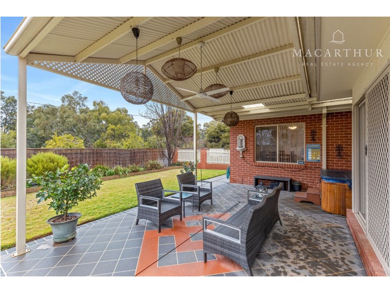 1 Angel Street, Lake Albert NSW 2650