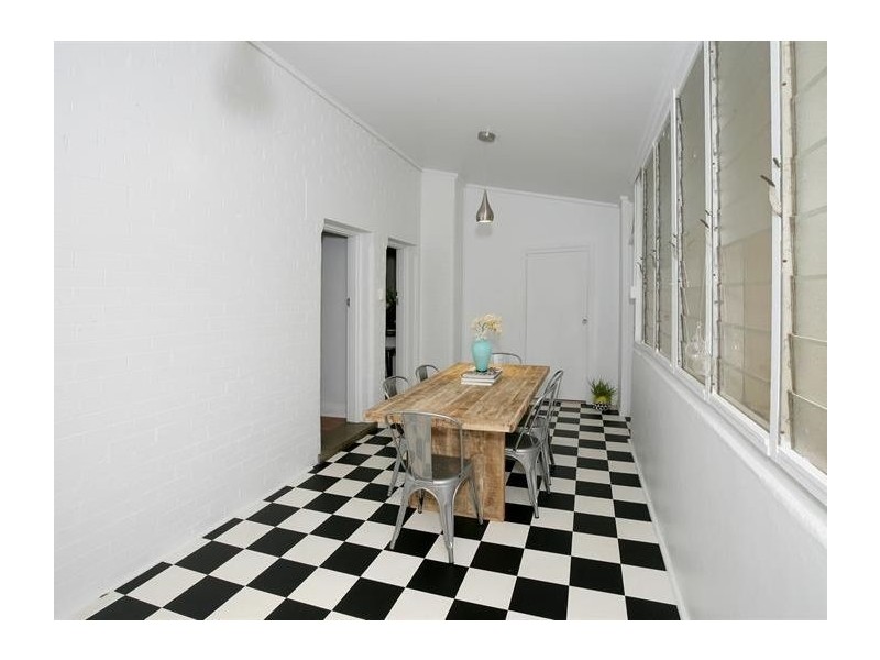 8 Macleay Street, Turvey Park NSW 2650