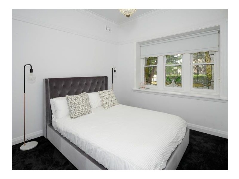 8 Macleay Street, Turvey Park NSW 2650