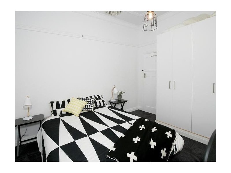 8 Macleay Street, Turvey Park NSW 2650