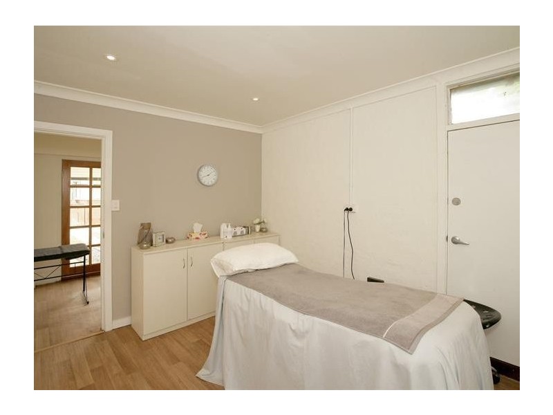 8 Macleay Street, Turvey Park NSW 2650