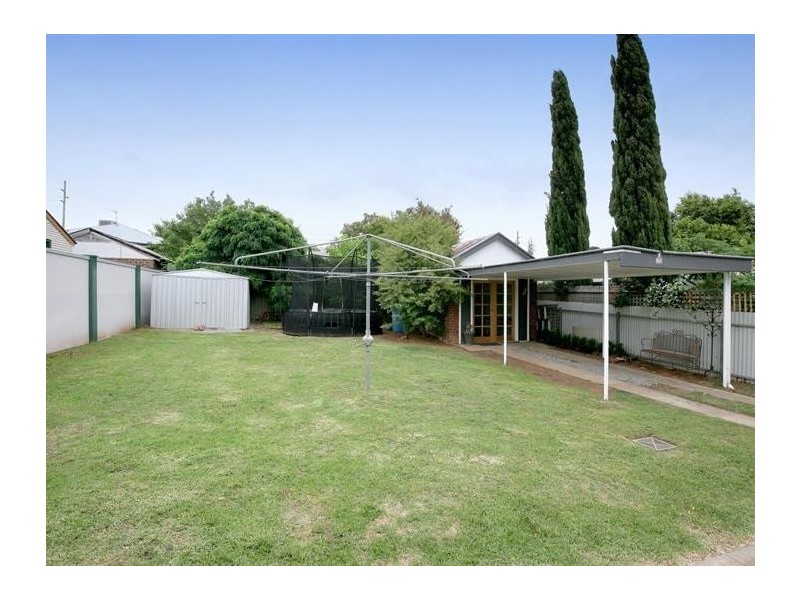 8 Macleay Street, Turvey Park NSW 2650