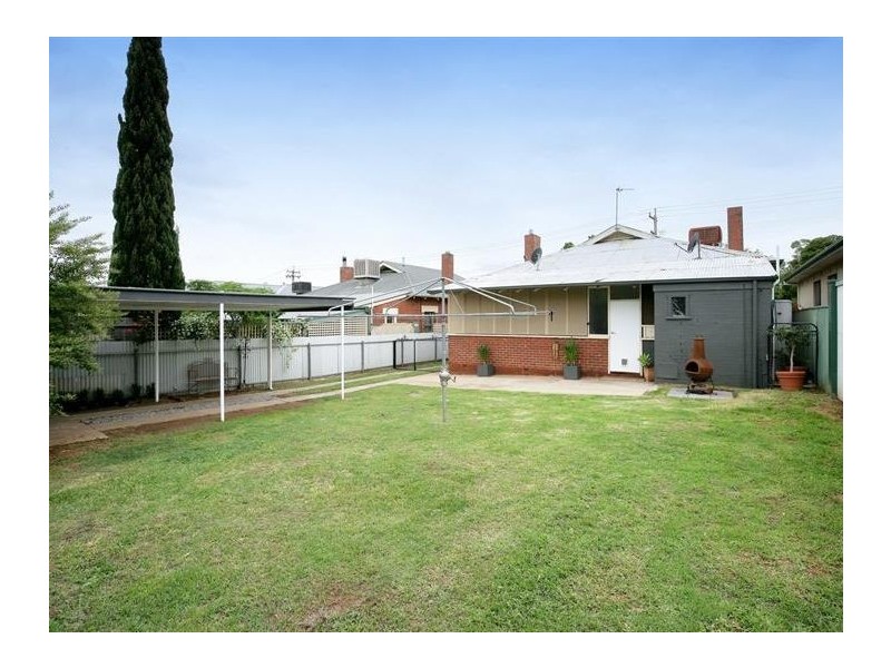 8 Macleay Street, Turvey Park NSW 2650