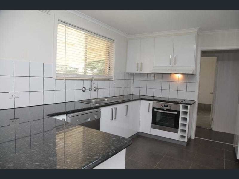 15 Telopea Crescent, Lake Albert NSW 2650