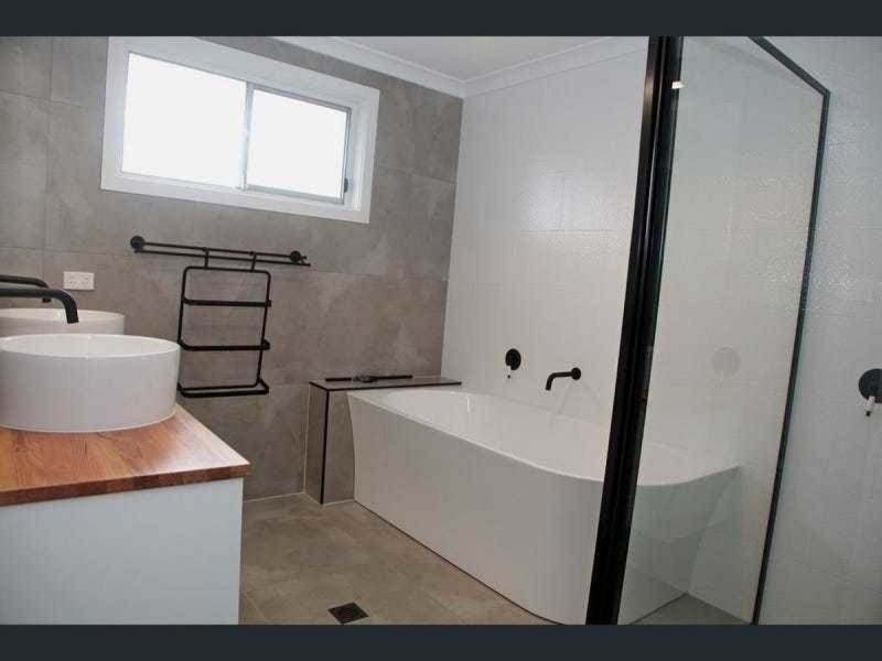 15 Telopea Crescent, Lake Albert NSW 2650