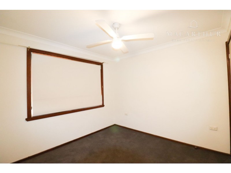 16 Pinaroo Drive, Glenfield Park NSW 2650