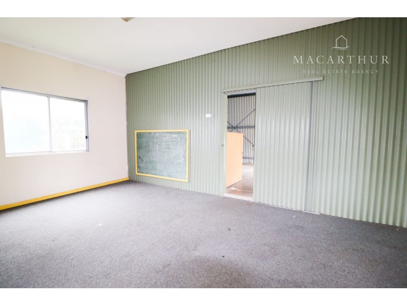 16 Pinaroo Drive, Glenfield Park NSW 2650